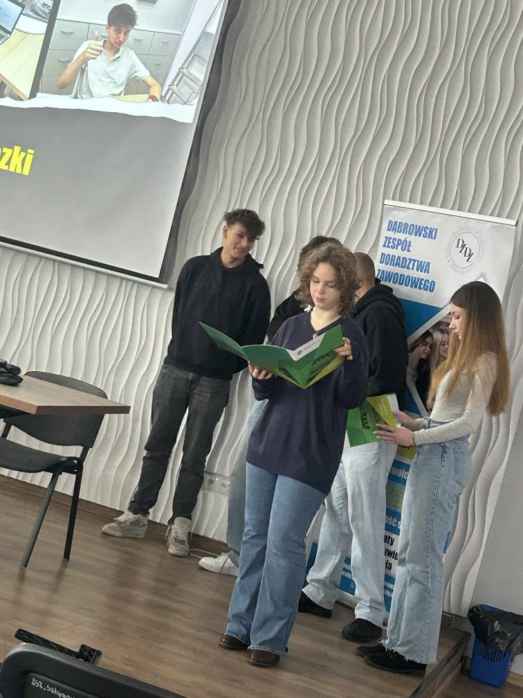 590107489_122169768170747927_5100642154075968611_n