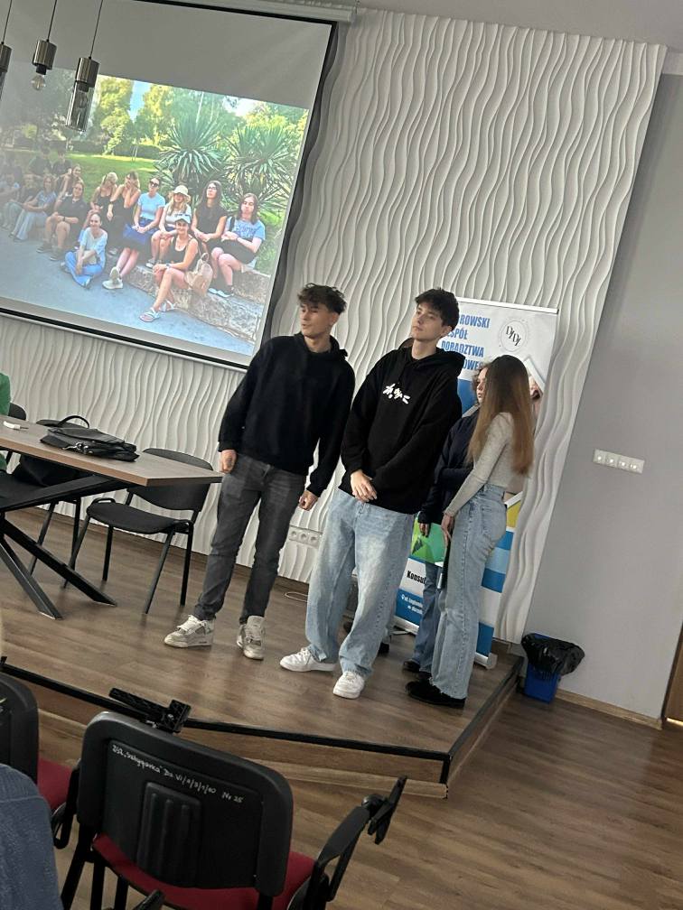 590217904_122169768260747927_6208275334446604666_n