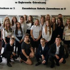 Klasy pierwsze wraz z wychowawcami