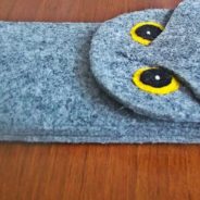Rękodzielnicze tkactwo wyrobów wełnianych- etui na telefon