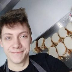 Bartek pracuje w restauracji Knox