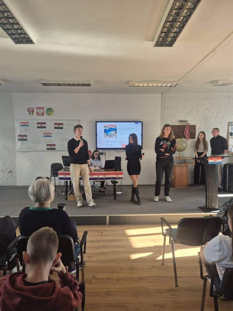 578401215_122165830496747927_5630125761971609978_n